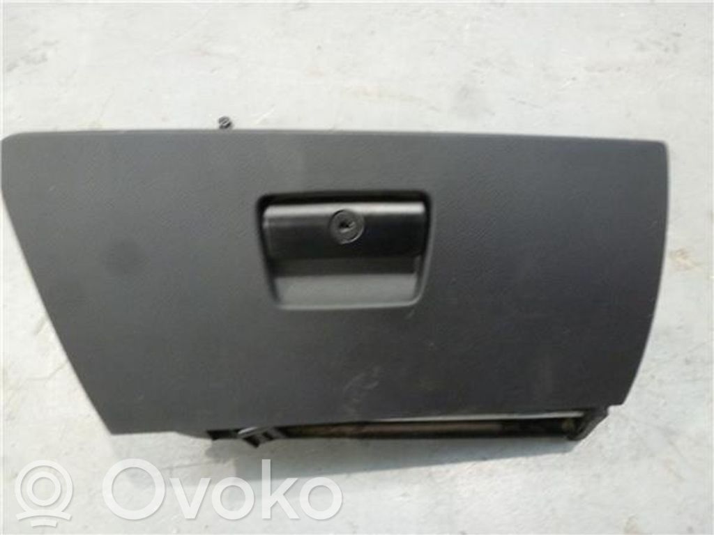 Glove box