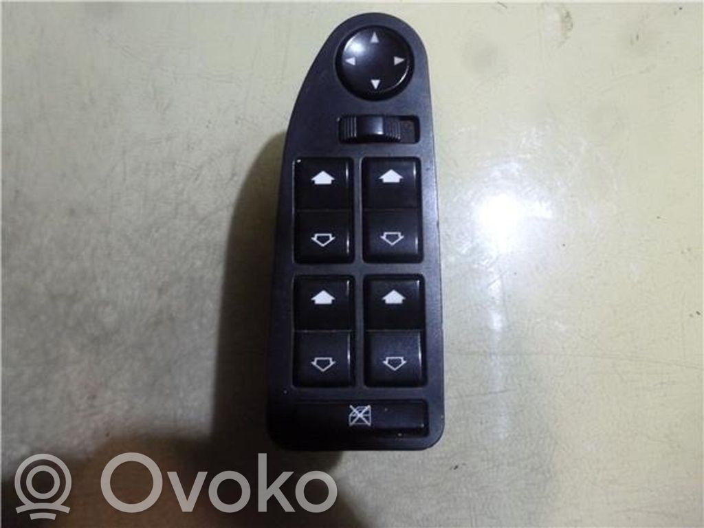 Electric window control switch   8368966