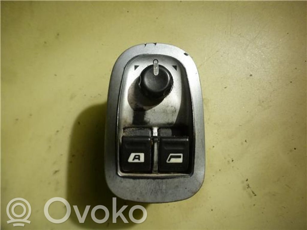 Peugeot 206+ Przyciski szyb 