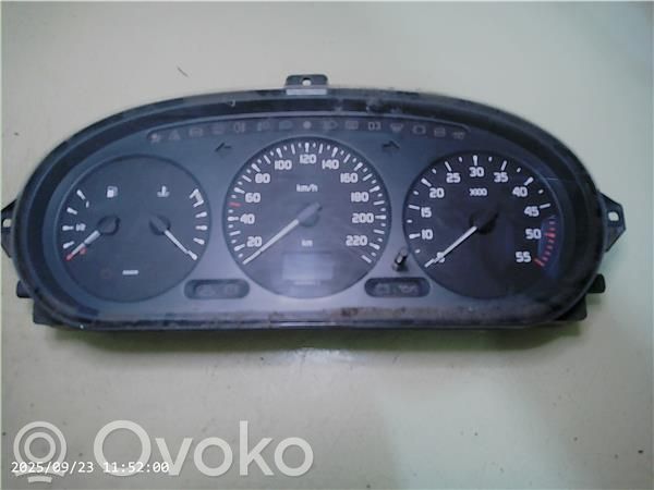 Renault Megane II Geschwindigkeitsmesser Cockpit 