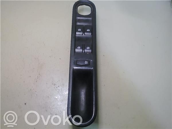 Electric window control switch   8200328427