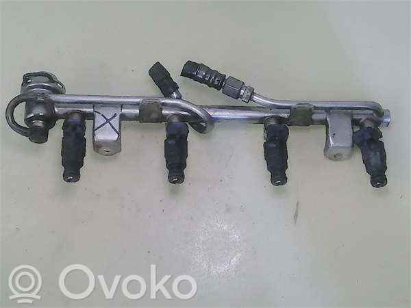 Audi A4 S4 B5 8D Rampa inyectora 