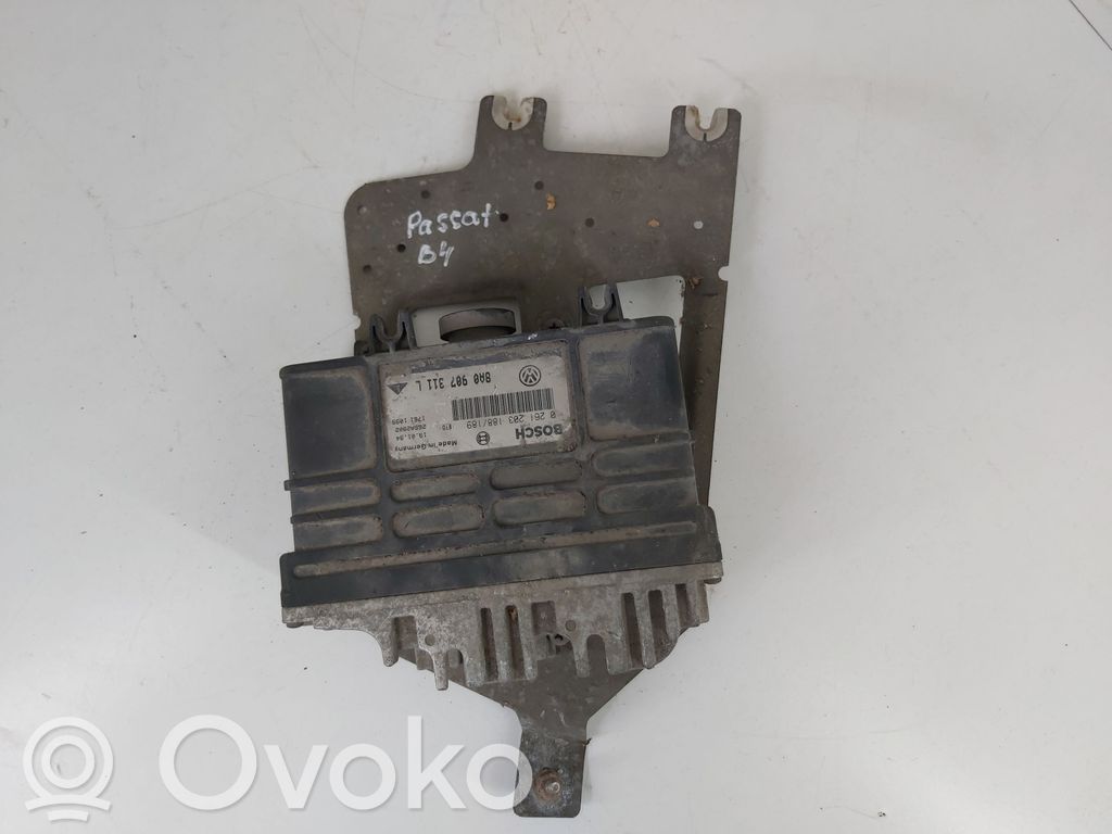 Volkswagen PASSAT B4 Engine control unit/module 