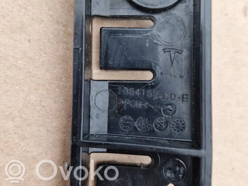 Front bumper mounting bracket   108418200E