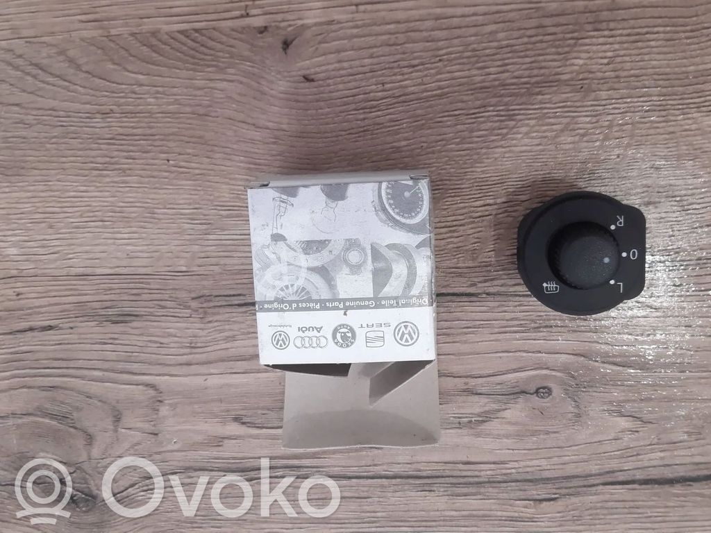 Volkswagen Beetle A5 Wing mirror switch 