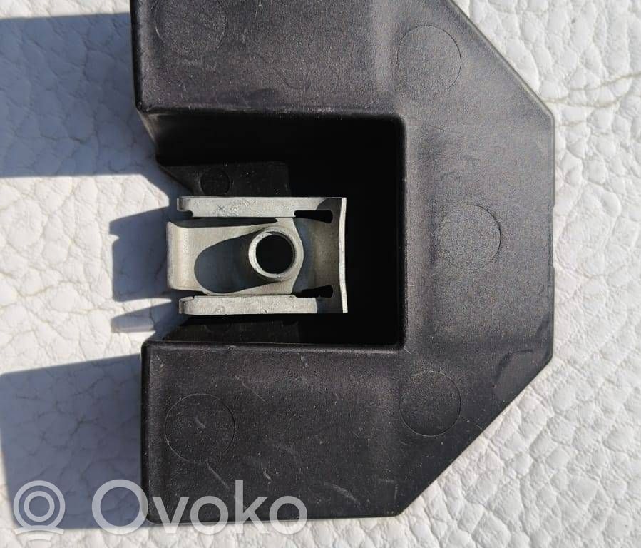 Soporte del parachoques delantero   161407500A