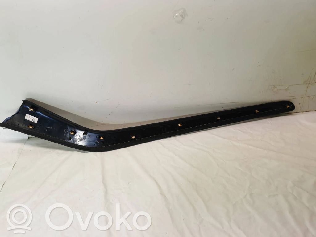 Tesla Model 3 Kita salono detalė 