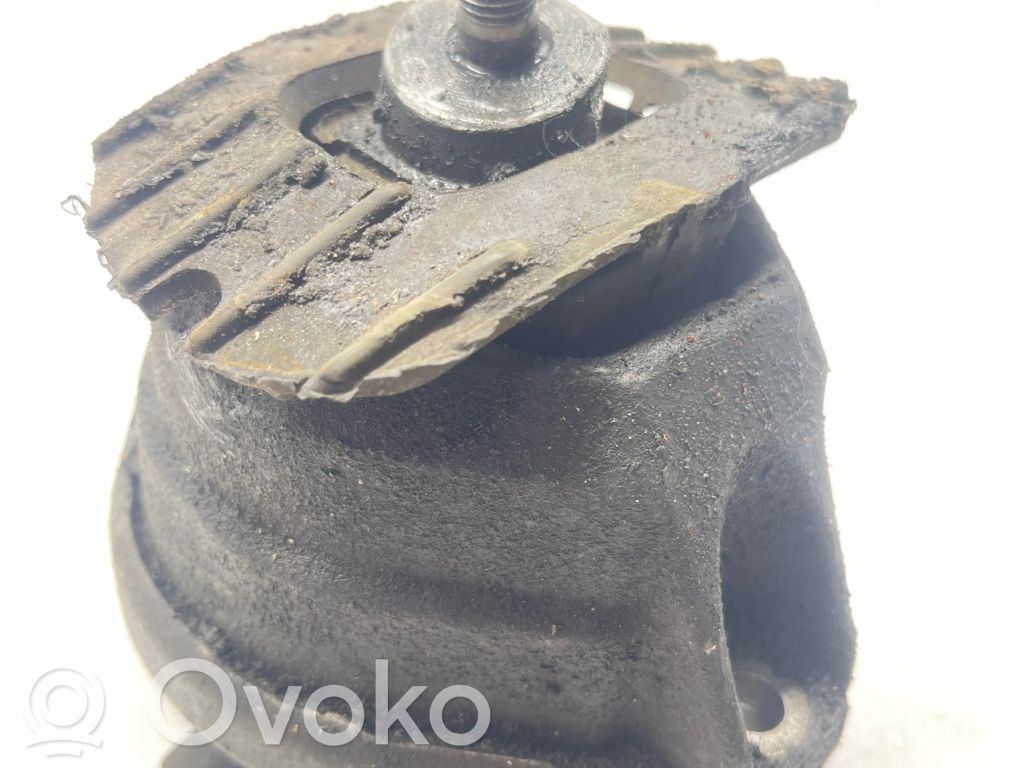Dzinēja spilvens   6774620