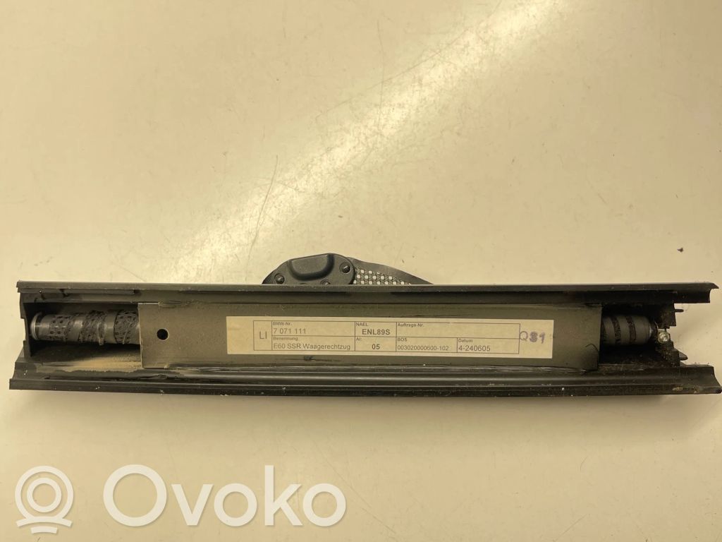 BMW 5 E60 E61 Universāla aizmugurējā sānu logu saulessargs / žalūzija 