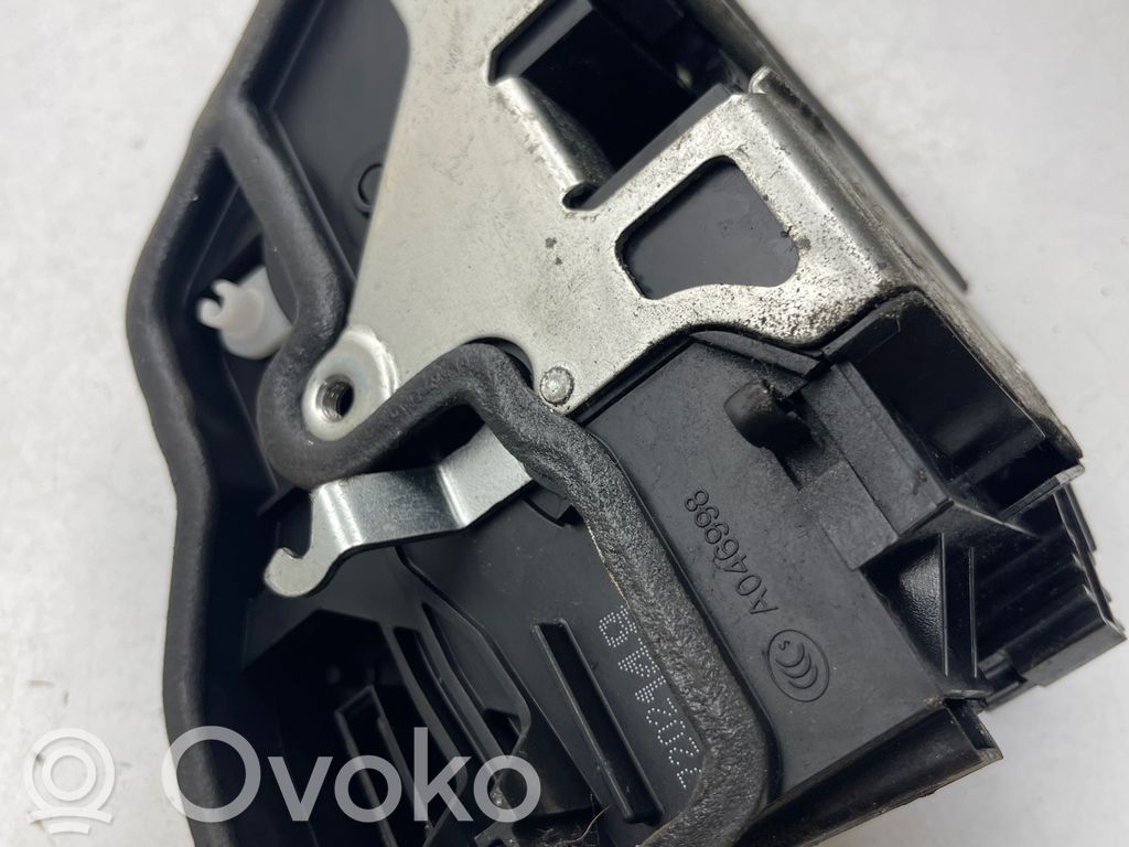Rear door lock   7202148,9703
