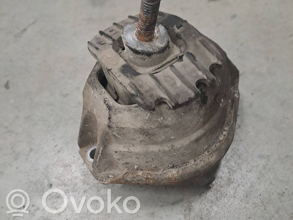 Soporte de montaje del motor   6770642,15934612
