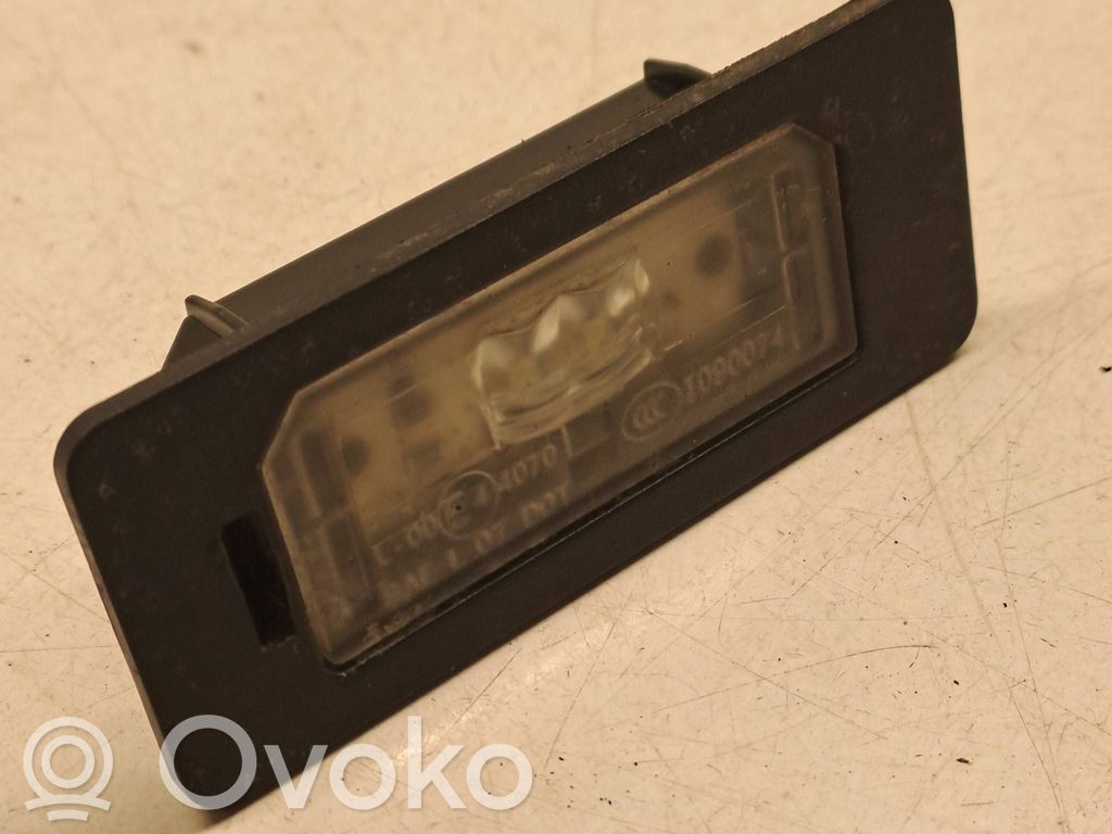 Éclairage de plaque d'immatriculation   E44070,4001E44070