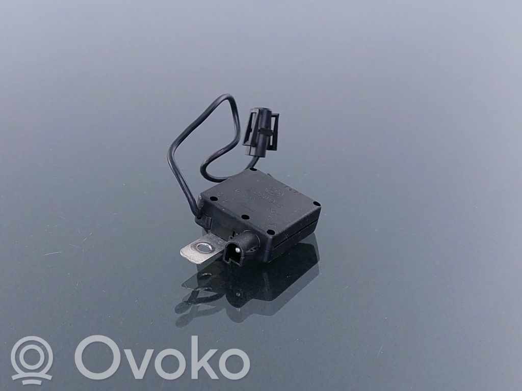 BMW X5 E53 Aerial antenna amplifier 