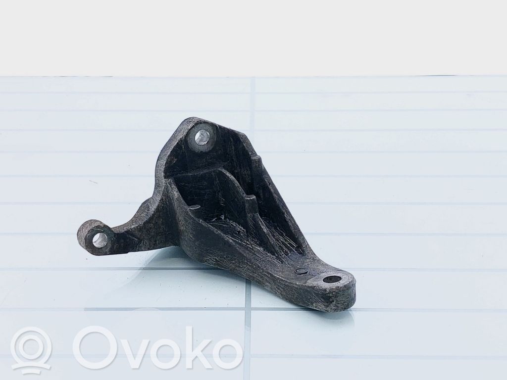 Volvo V50 Engine mounting bracket 