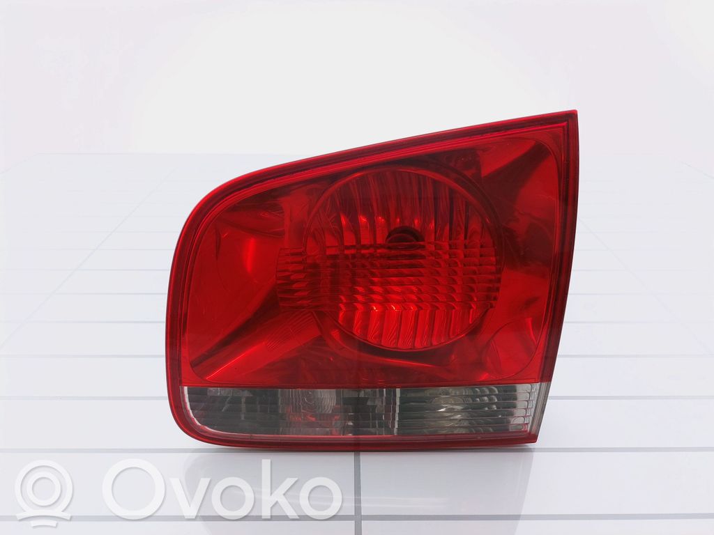 Volkswagen Touareg I Lampy tylnej klapy bagażnika 