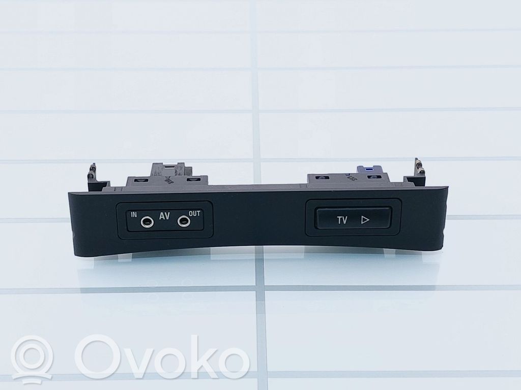 BMW 7 E38 Разъем AUX 