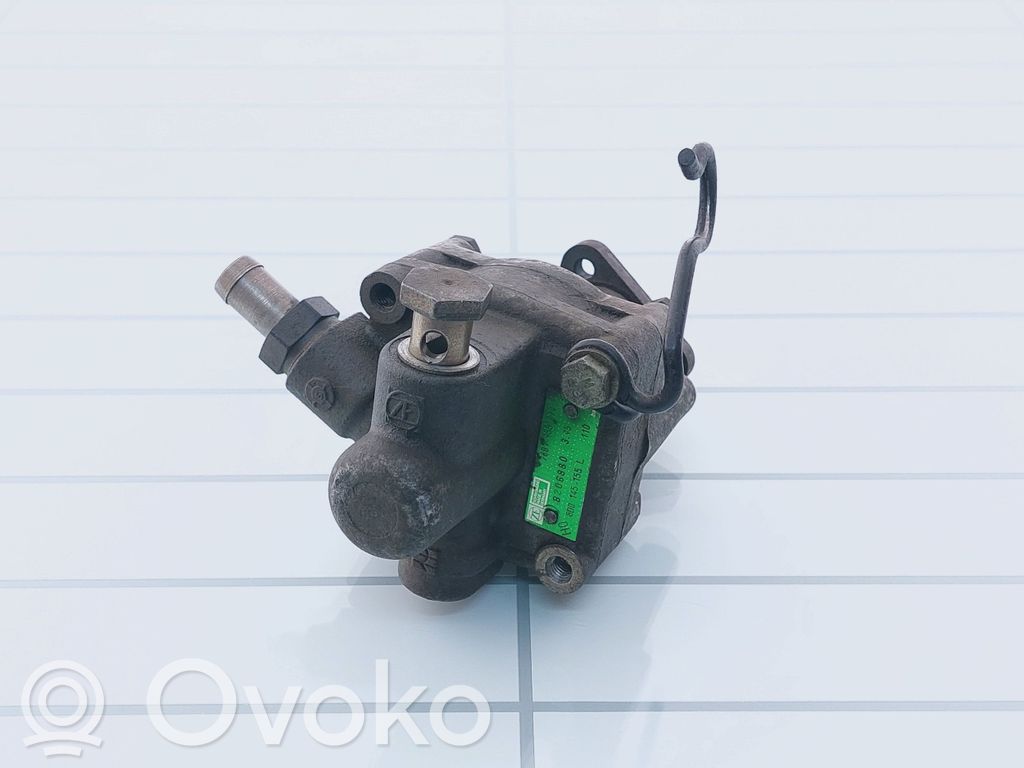 Volkswagen PASSAT B5 Power steering pump 