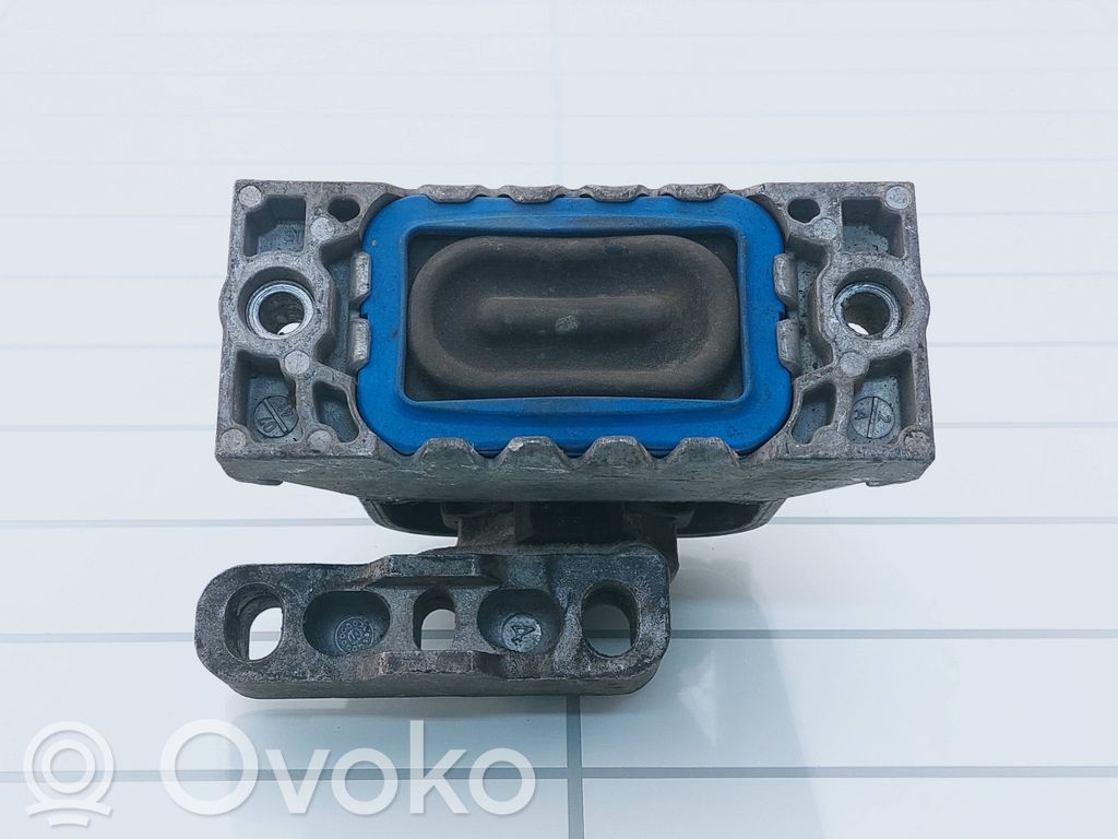 Volkswagen PASSAT B6 Engine mount bracket 
