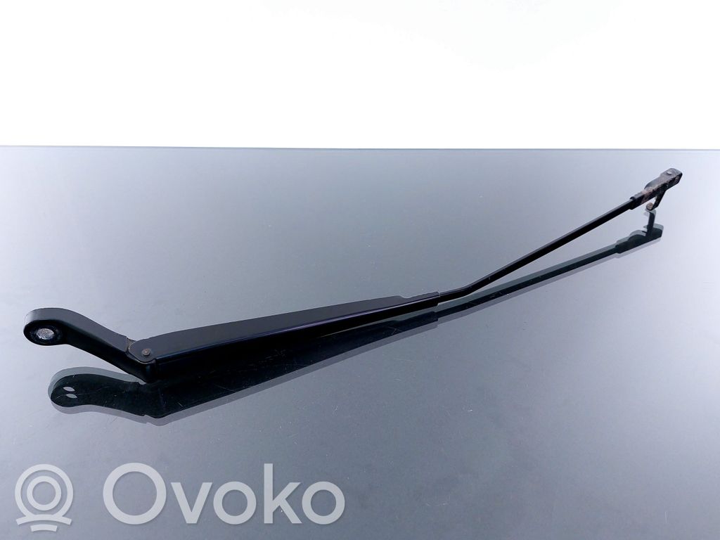 Peugeot 407 Front wiper blade arm 