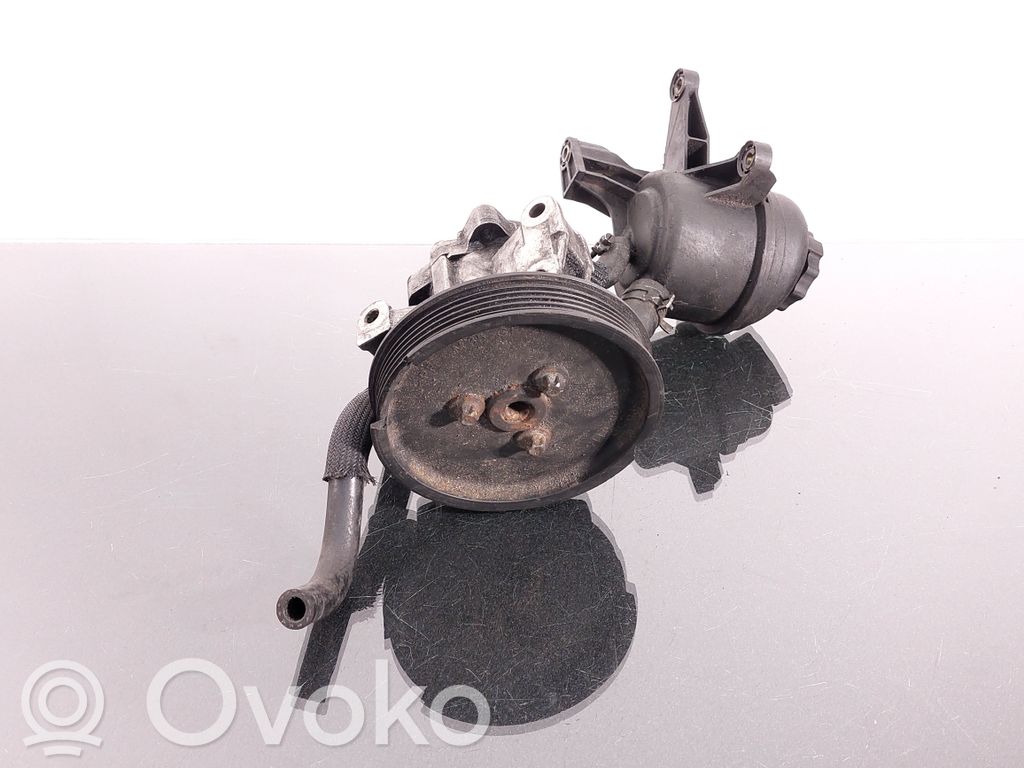 Mercedes-Benz Sprinter W901 W902 W903 W904 Power steering pump 