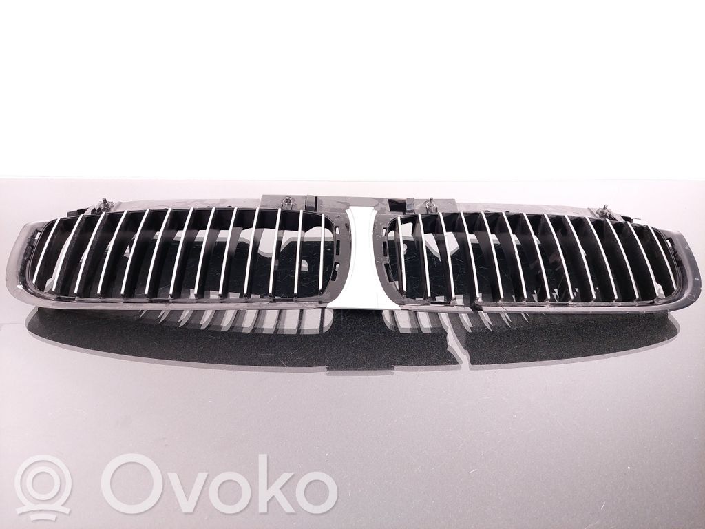 BMW 7 E65 E66 Grotelės priekinės 