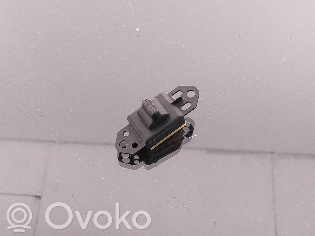 Central locking switch button   04685727AA