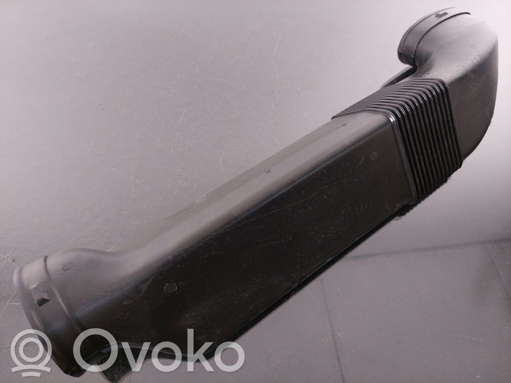BMW 7 E32 Część rury dolotu powietrza 