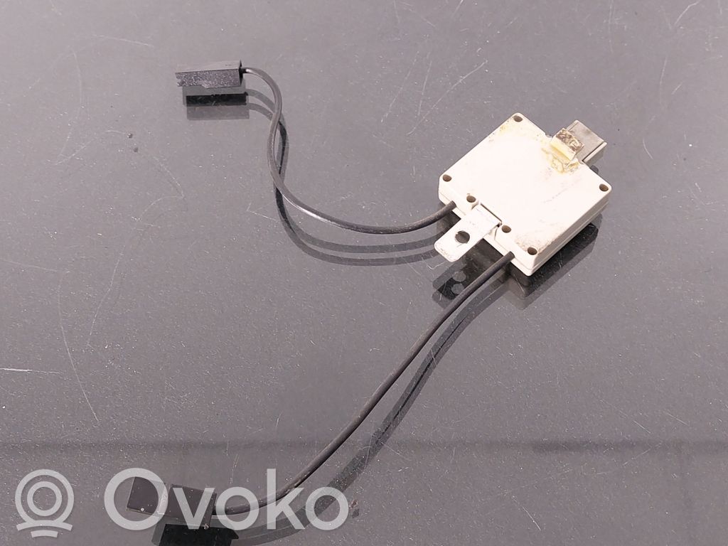 BMW 7 E32 Amplificatore antenna