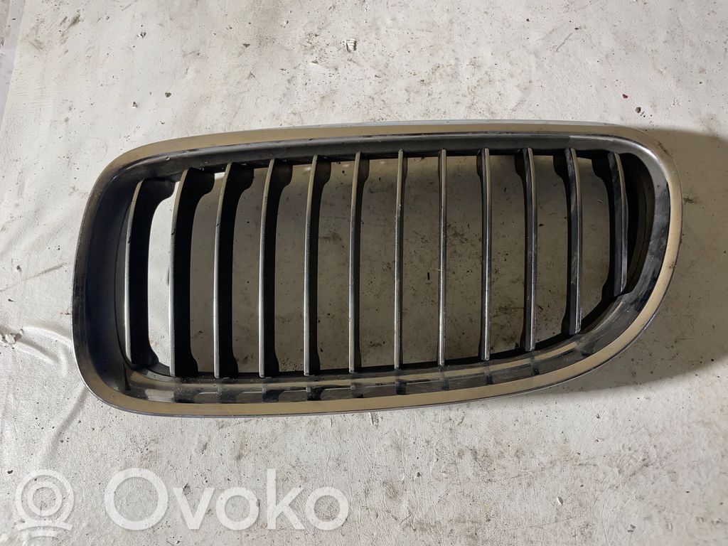 BMW 3 E90 E91 Grotelės priekinės 