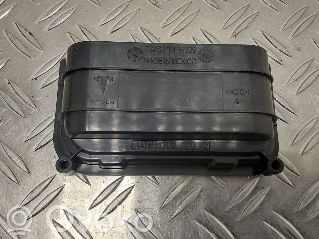 Tesla Model X Ventilācijas režģis 