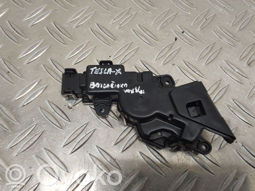 Tesla Model X Kiti valdymo blokai/ moduliai 