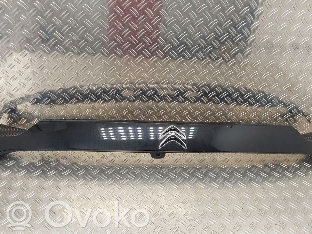 Citroen C4 III e-C4 Listwa oświetlenie tylnej tablicy rejestracyjnej 