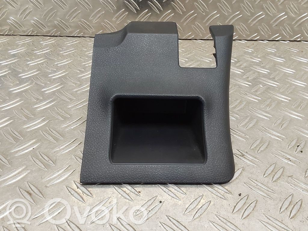 Toyota Yaris Revestimiento de los botones de la parte inferior del panel 