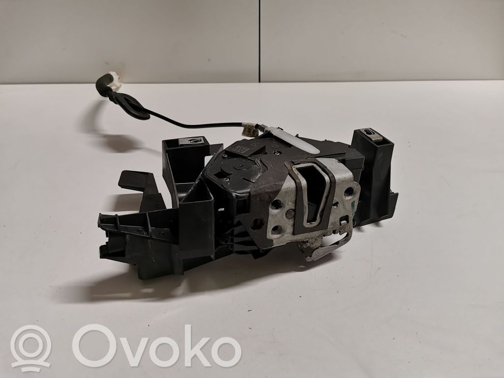 Ford Fusion II Priekšpusē slēdzene 