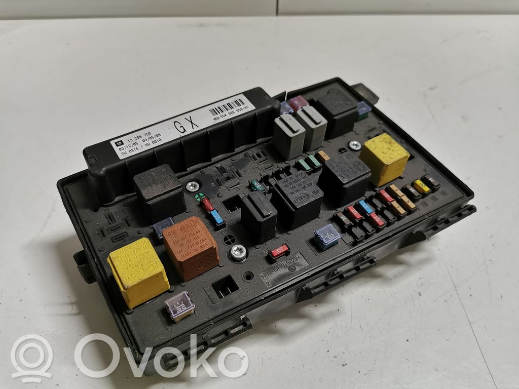 Opel Zafira B Module de fusibles 
