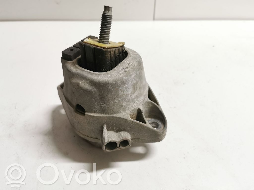 Chevrolet Camaro Engine mount bracket 