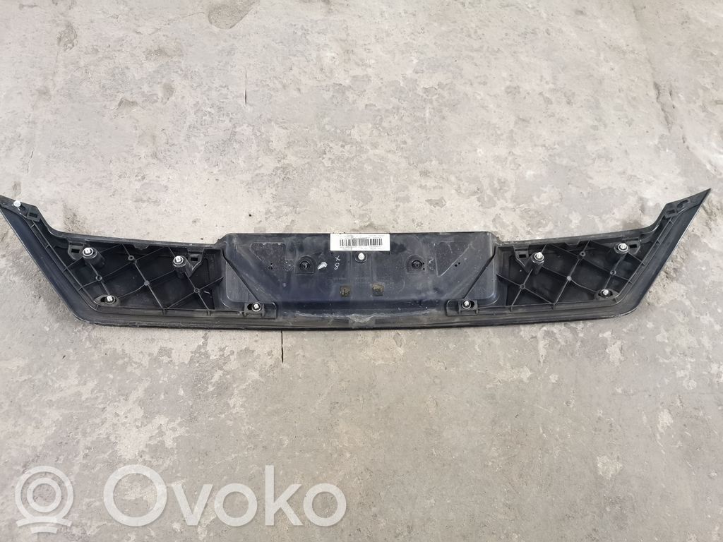BMW 7 E65 E66 Tailgate trim 