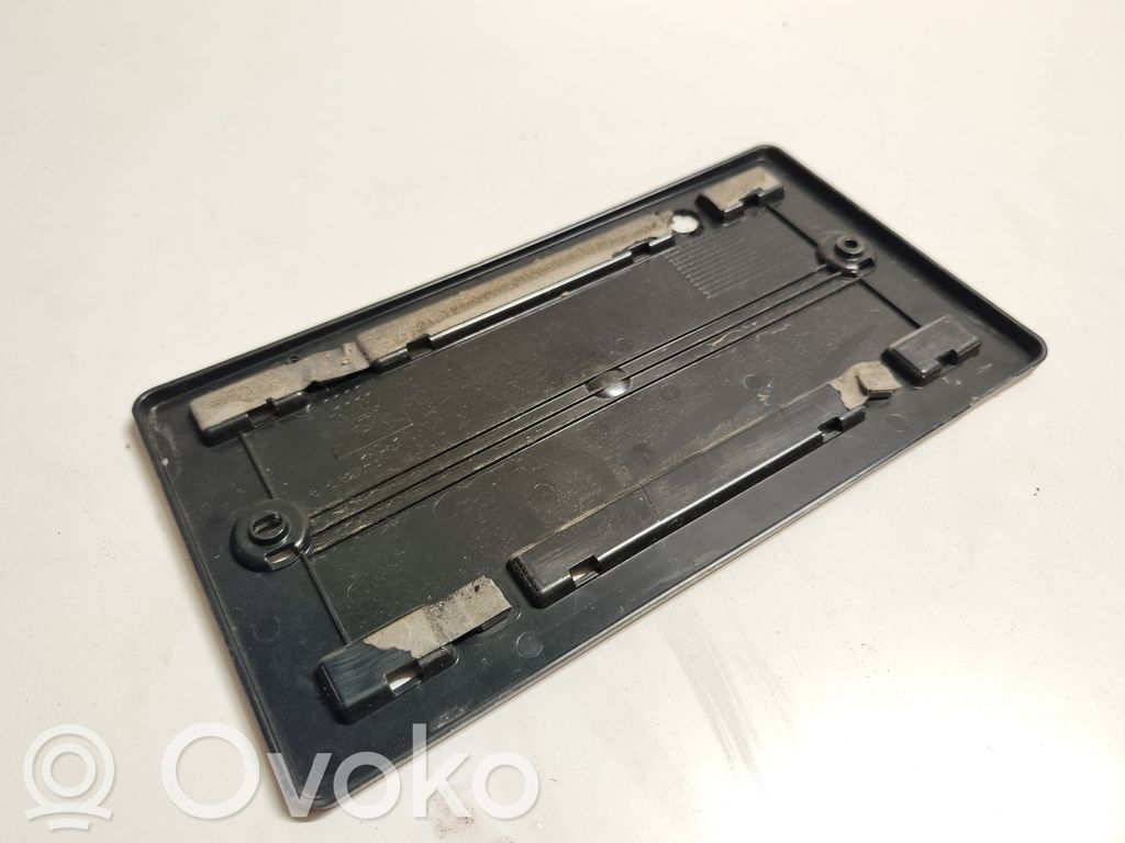 Audi A4 S4 B9 Ramka przedniej tablicy rejestracyjnej 