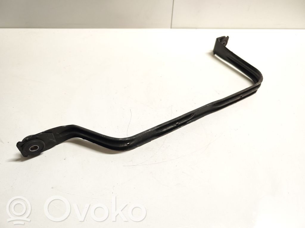 Audi A4 S4 B9 Uchwyt / Mocowanie zbiornika paliwa 