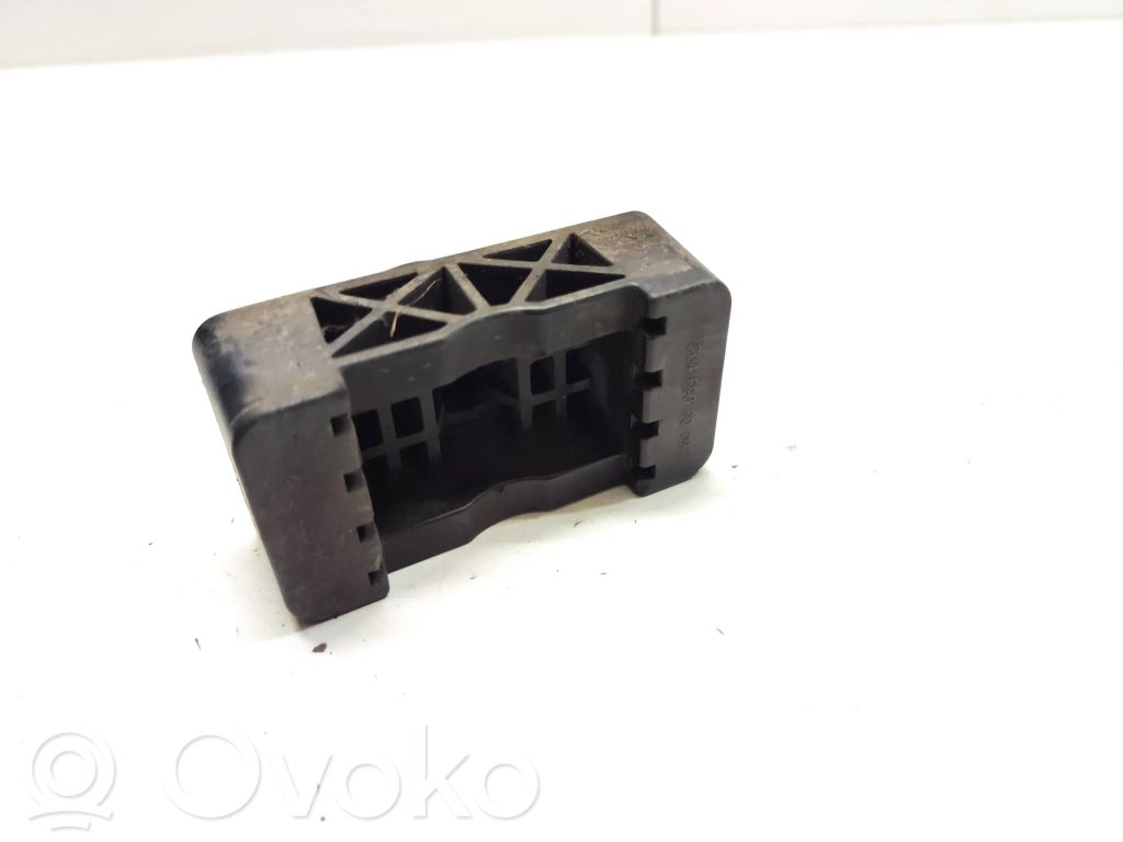 Mercedes-Benz C W205 Jacking socket point 
