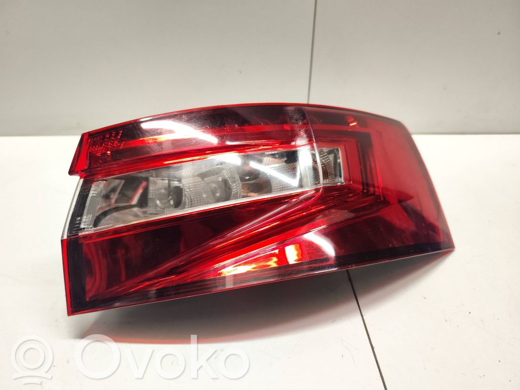 Skoda Superb B8 (3V) Lampa tylna 