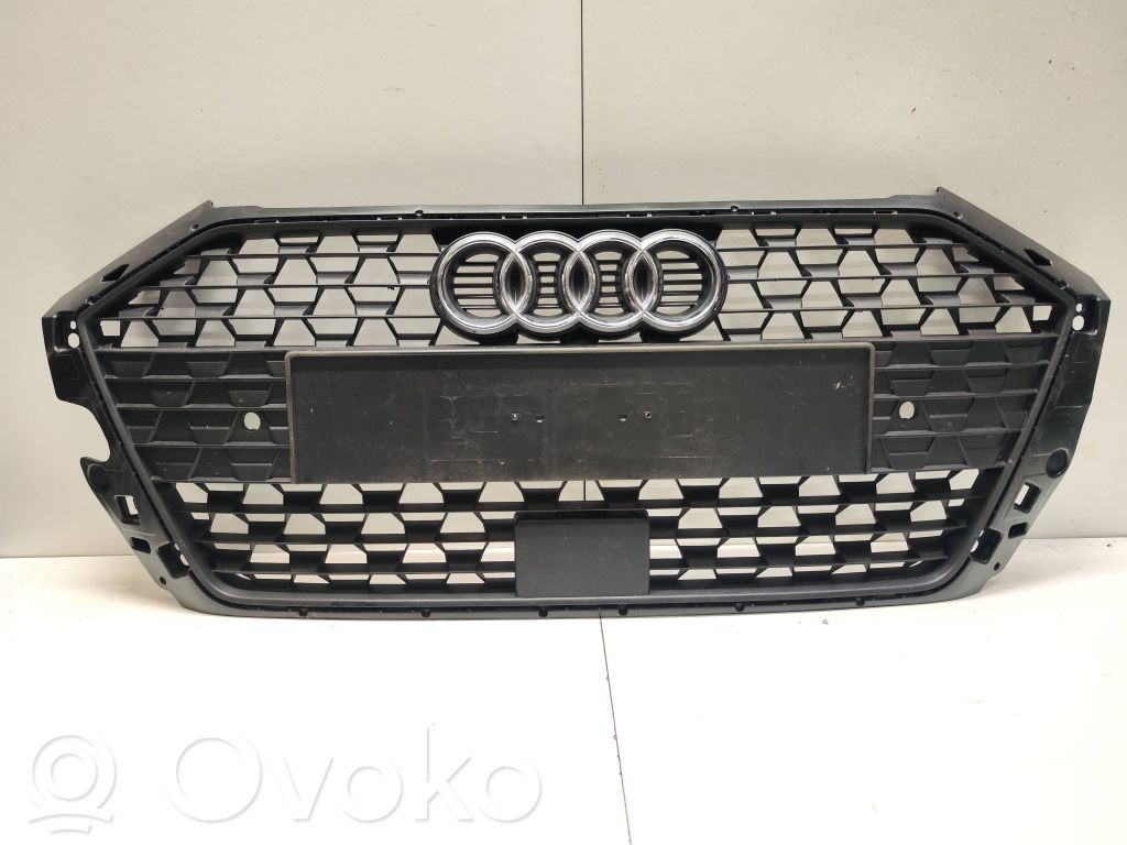 Audi A1 Etupuskurin ylempi jäähdytinsäleikkö 