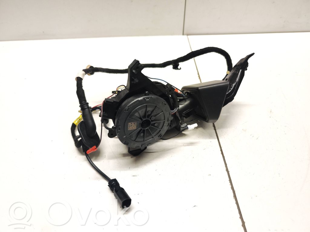Audi Q2 - Wing mirror glass 