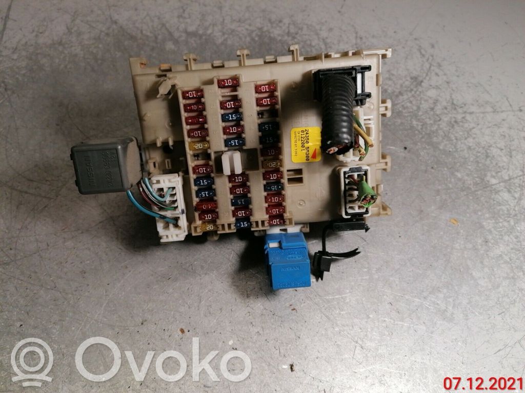 Nissan Almera N16 Skrzynka bezpieczników / Komplet 