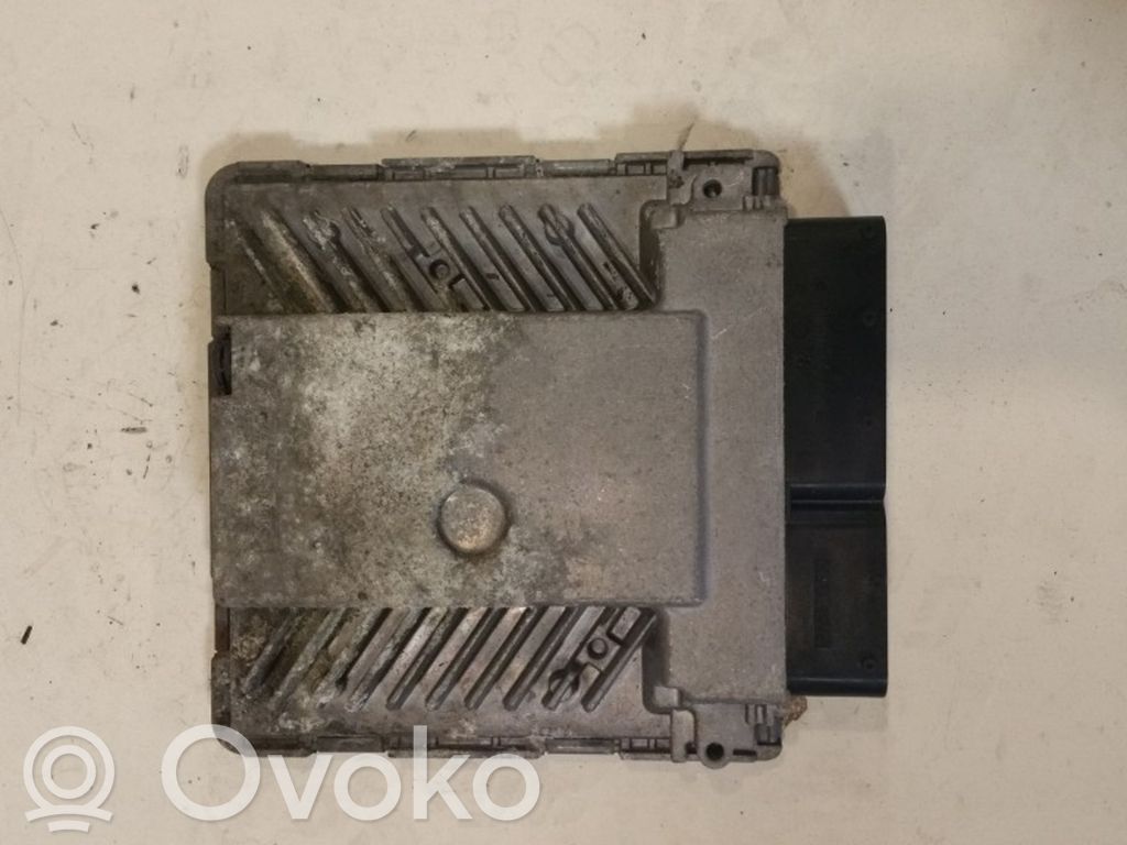 Volkswagen PASSAT B6 Engine control unit/module 