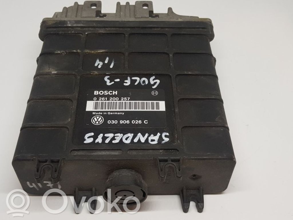 Volkswagen Golf III Engine control unit/module 
