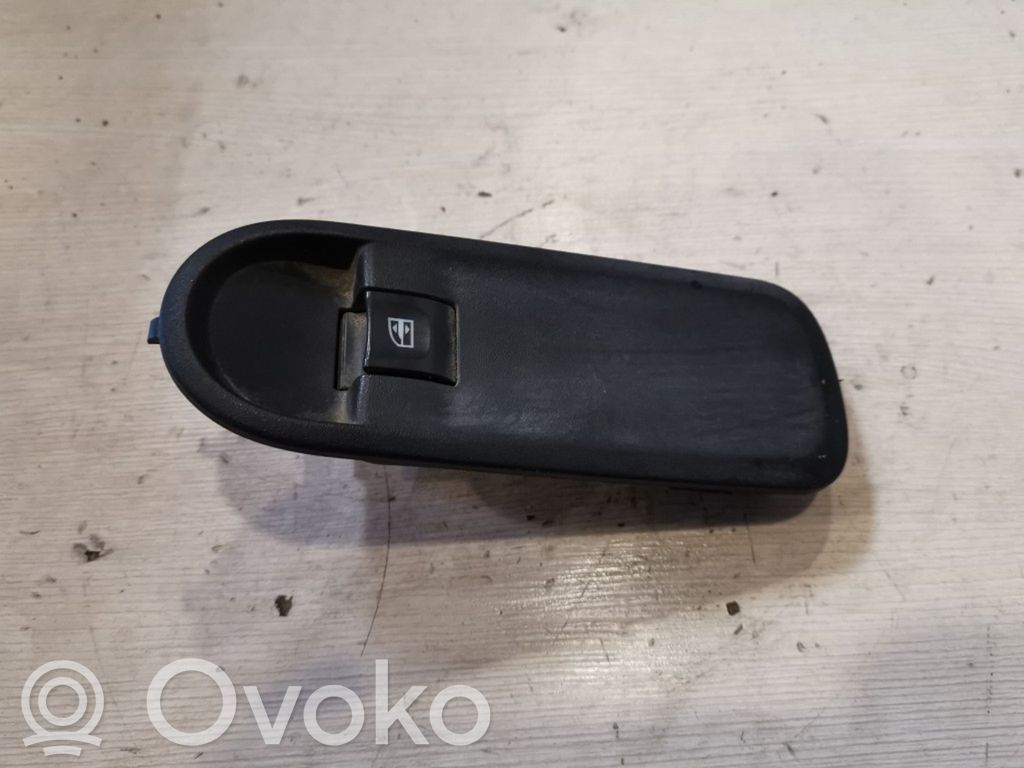Dacia Duster Electric window control switch 