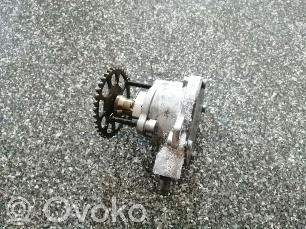 BMW 5 E60 E61 Vacuum pump 