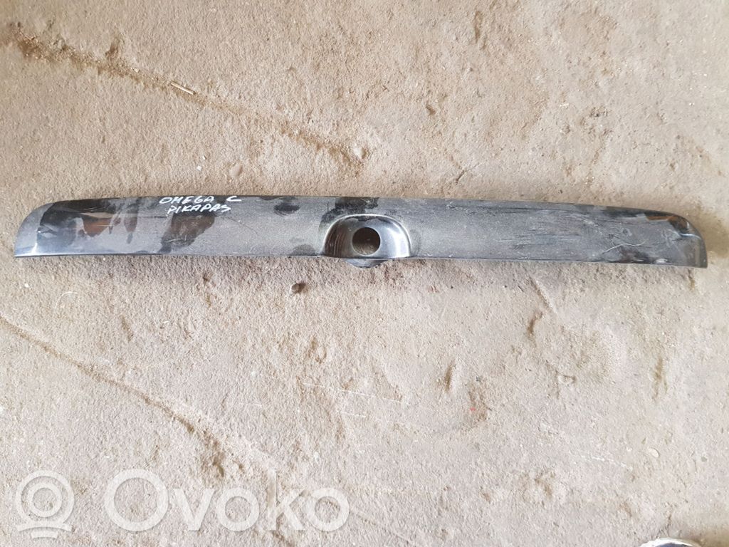 Opel Omega B2 Éclairage de plaque d'immatriculation 