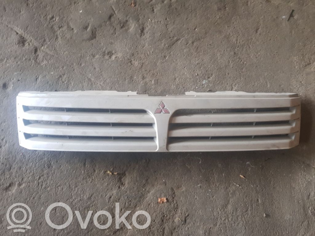 Mitsubishi Space Wagon Etupuskurin ylempi jäähdytinsäleikkö 